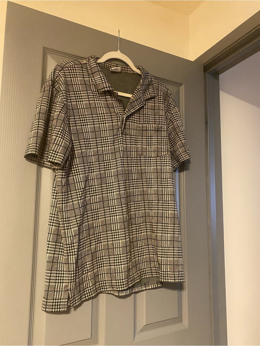 Urban Outfitters Black & White Plaid Short-Sleeve Button-Down Shirt